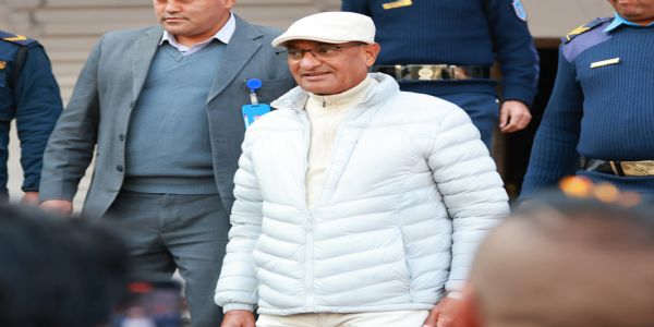 पूर्व गृहमंत्री रमेश लेखक पुलिस हिरासत में पूर्व गृहमंत्री रमेश लेखक पुलिस हिरासत में