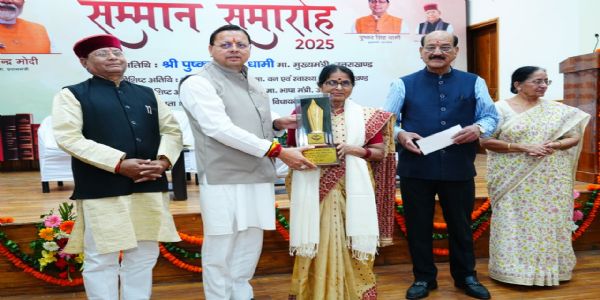 मुख्यमंत्री ने डॉ. जितेन ठाकुर को उत्तराखंड साहित्य भूषण सम्मान से किया सम्मानित