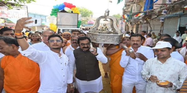 जबलपुरः महावीर जयंती पर आयोजित शोभा यात्राओं में शामिल हुए लोक निर्माण मंत्री राकेश सिंह