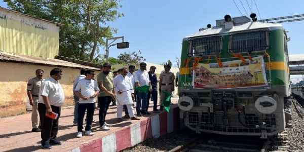 छिंदवाड़ाः वाराणसी-अयोध्या तीर्थ यात्रा के लिए रवाना हुई विशेष ट्रेन