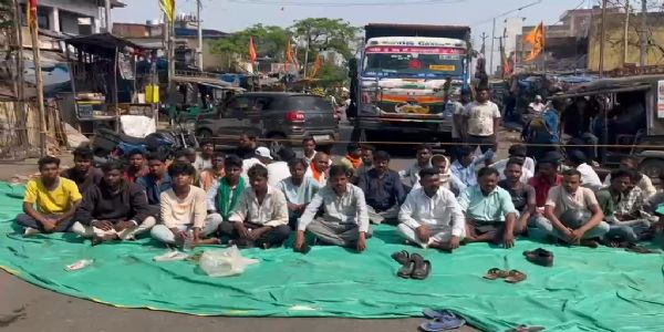 सड़क दुर्घटना में युवक की मौत , सड़क जाम