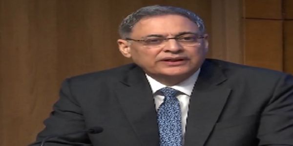 अंतर मंत्रालयी प्रेसवार्ता को संबोधित करते हुए विदेश मंत्रालय में संयुक्त सचिव असीम महाजन