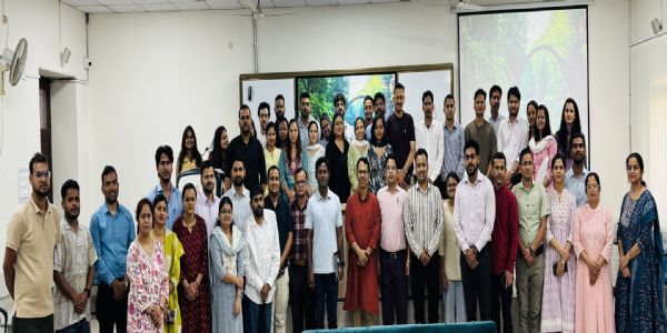 संगोष्ठी में आए प्रतिभागी शिक्षक