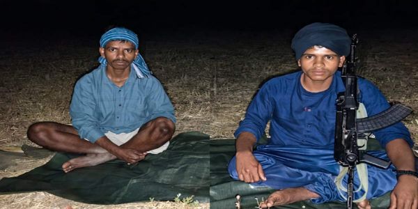 छत्तीसगढ़ के कांकेर में दो नक्सलियों ने एके-47 के साथ किया आत्मसमर्पण छत्तीसगढ़ के कांकेर में दो नक्सलियों ने एके-47 के साथ किया आत्मसमर्पण