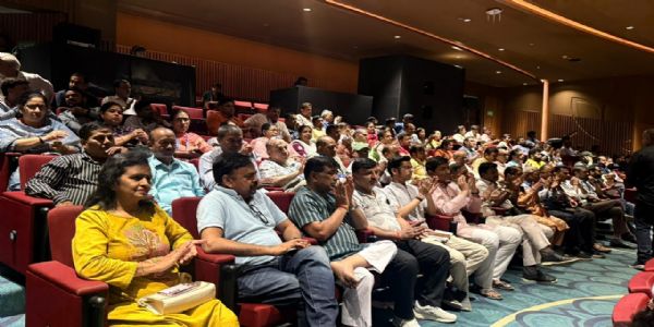 भारत मंडपम में फिल्म ‘शतक : संघ के सौ वर्ष’ देखते लोग भारत मंडपम में फिल्म ‘शतक : संघ के सौ वर्ष’ देखते लोग