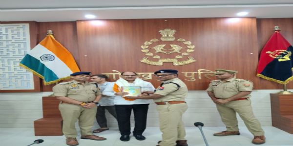 सेवानिवृत्त पुलिसकर्मियों को भावभीनी विदाई, सम्मान के साथ किया गया अभिनंदन