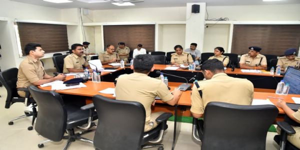 उज्जैनः त्यौहारों को लेकर एसपी ने ली अधिकारियों की बैठक