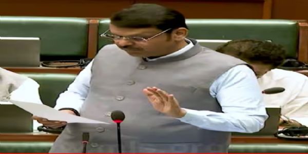 फोटो: विधानसभा को संबोधित करते हुए मुख्यमंत्री देवेंद्र फडणवीस फोटो: विधानसभा को संबोधित करते हुए मुख्यमंत्री देवेंद्र फडणवीस