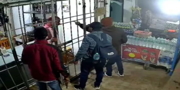 शराब दुकान पर अपराधियों ने की फायरिंग, जांच में जुटी पुलिस