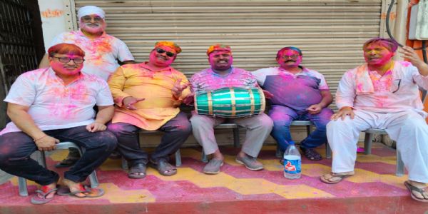 खड़गपुर में रंगों की धूम, सौहार्द के साथ मना होली उत्सव