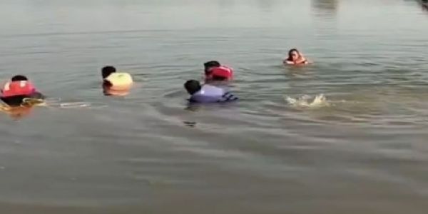 सूरत के मंगरोल में नहाने के दाैरान डूबने से तीन युवकों की मौत
