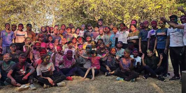 पूर्व सैनिकों ने प्रशिक्षणार्थियों के साथ मनाई होली, सामाजिक समरसता का दिया संदेश