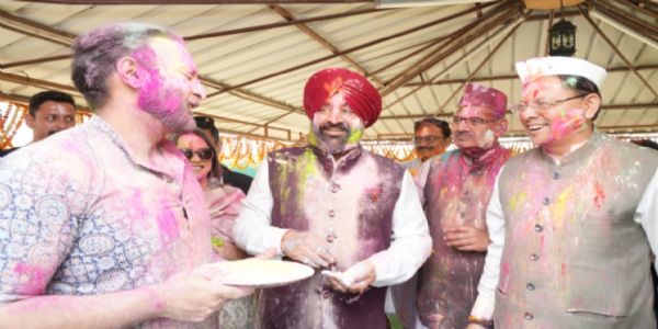 लोक भवन में हर्षोल्लास से मनाई गई होली