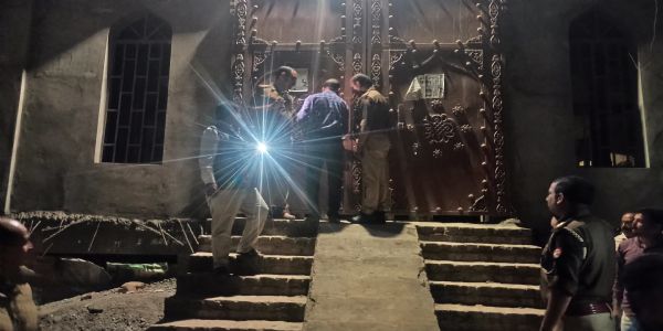 होली के दिन इमामबाड़े में तोड़फोड़, ताला तोड़कर घुसे अराजक तत्व