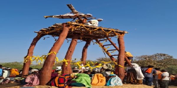 झाबुआ: धूमधाम से मनाया गया जनजातीय संस्कृति का परंपरागत बाबा गल उत्सव