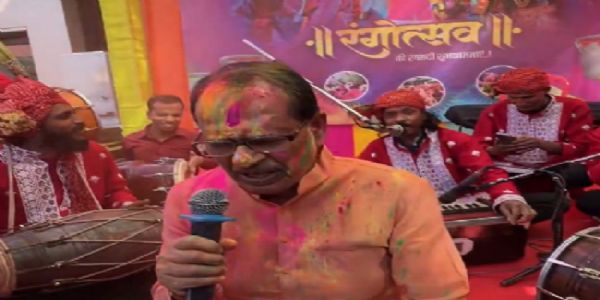 केन्द्रीय मंत्री शिवराज सिह चौहान के निवास पर होली मिलन केन्द्रीय मंत्री शिवराज सिह चौहान के निवास पर होली मिलन