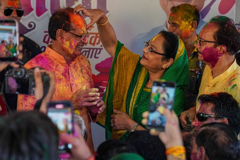 केन्द्रीय मंत्री शिवराज सिह चौहान के निवास पर होली मिलन केन्द्रीय मंत्री शिवराज सिह चौहान के निवास पर होली मिलन