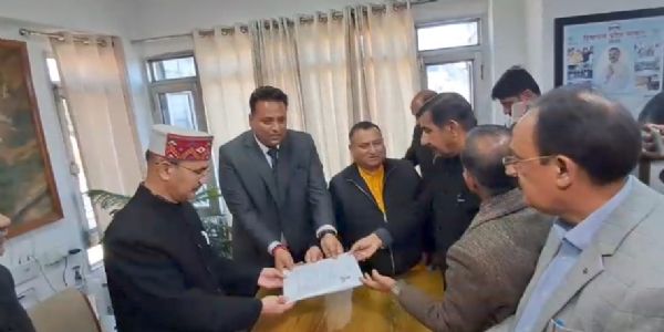 अनुराग शर्मा नामांकन भरते हुए अनुराग शर्मा नामांकन भरते हुए