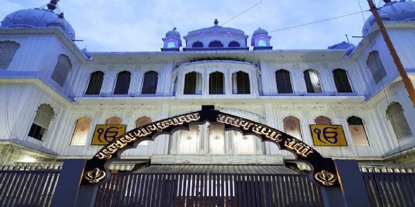 होली पर गुरुद्वारा साहिब में सजा विशेष दीवान, कीर्तन व कथा से संगत हुई निहाल