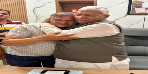 सांसद अग्रवाल के प्रयासों से दुबई में फंसा सोमानी परिवार सकुशल भारत पहुंचा