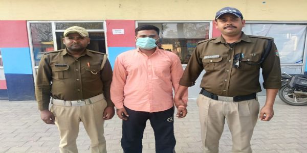 दिल्ली का हिस्ट्रीशीटर चाकू के साथ गिरफ्तार