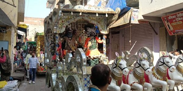 शोभायात्रा निकालकर तीन दिवसीय रामलीला महोत्सव प्रारंभ