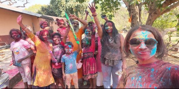 होली के रंग में सराबोर दिखा दुमका, सभी वर्गों पर छायी रही खुमारी