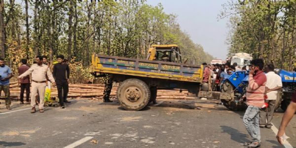 सड़क हादसे में ट्रैक्टर चालक की मौत, एक घायल