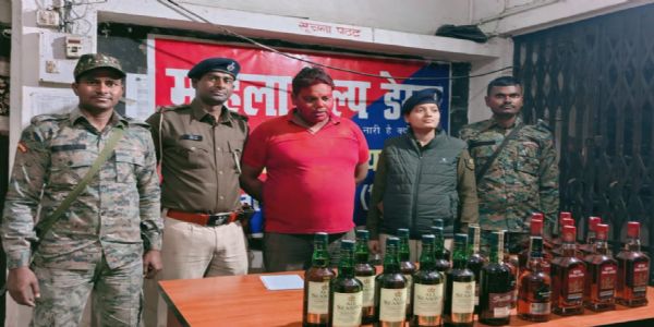 विदेशी शराब के साथ तस्कर गिरफ्तार