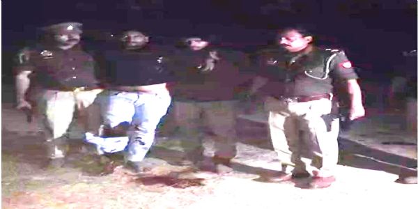 आज़मगढ़ में दो मुठभेड़ में 2 घायल गोतस्कर समेत चार गिरफ्तार