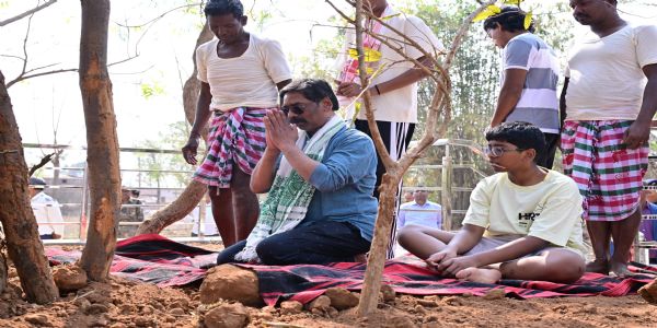 मुख्यमंत्री हेमंत सोरेन ने पैतृक गांव नेमरा में ‘बाहा पर्व’ में लिया भाग, जाहेर थान में की पूजा-अर्चना