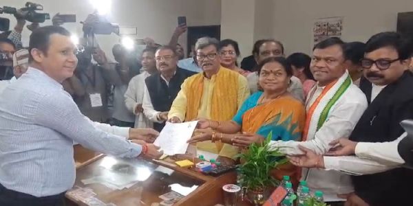 राज्यसभा की सीट के लिए कांग्रेस उम्मीदवार फूलोदेवी नेताम ने नामांकन किया दाखिल