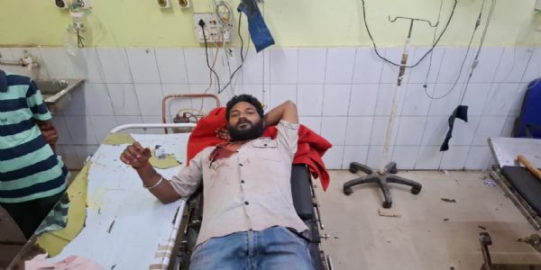 बियर की बोतल से हमला, एक महिला सहित तीन घायल