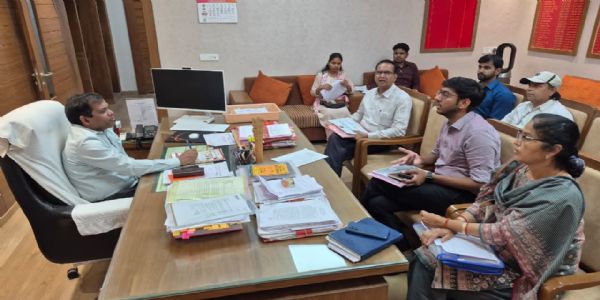 छिंदवाड़ाः सभी निर्माण कार्य गुणवत्ता के साथ समय सीमा में पूर्ण करने के कलेक्टर ने निर्देश दिए