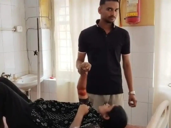 आवारा कुत्तों के हमले में युवती घायल