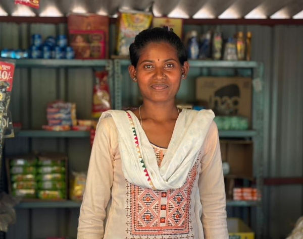 लाभार्थी महिला।