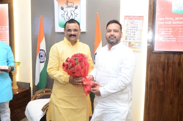 इंग्लैंड के मेयर महापौर अशोक तिवारी के साथ