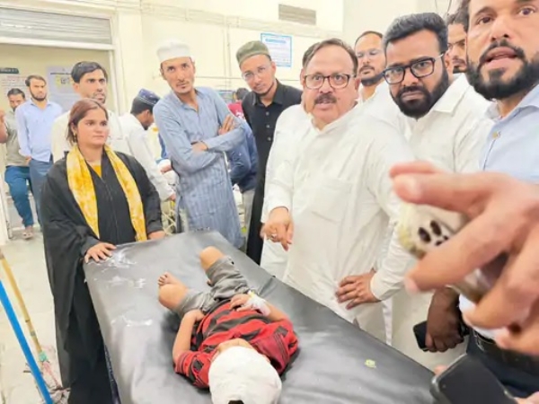 जुमे की नमाज के दौरान मस्जिद की दीवार ढही