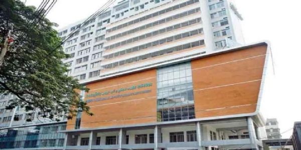 झुलसे लोगों को नेशनल इंस्टीट्यूट ऑफ बर्न एंड प्लास्टिक सर्जरी में भर्ती कराया गया है। फोटो - ढाका ट्रिब्यून