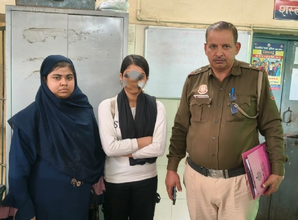 जीआरपी के साथ  बरामद किशोरी