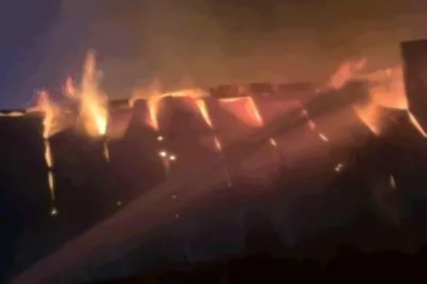 फर्नीचर फैक्ट्री में लगी भीषण आग में लाखों का फर्नीचर जल कर खाक