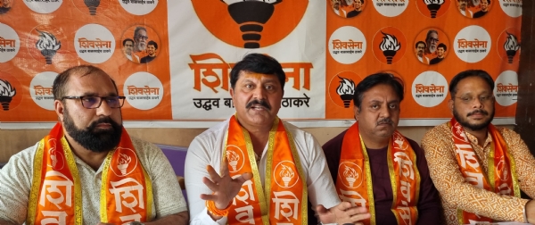 सड़कों पर एलईडी  स्क्रीन्स, फिजूलखर्ची और सड़क सुरक्षा से खिलवाड़ — शिवसेना