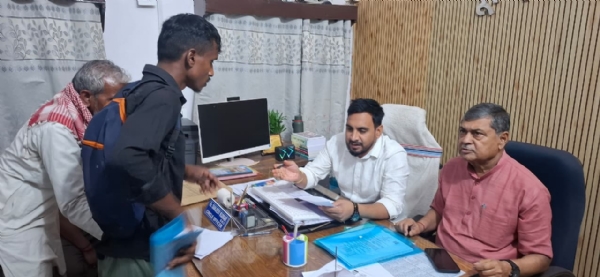 जन सुनवाई के दौरान विधायक