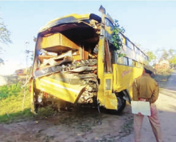 The driver of a video coach bus travelling from Ahmedabad to Sikar died of heart failure.