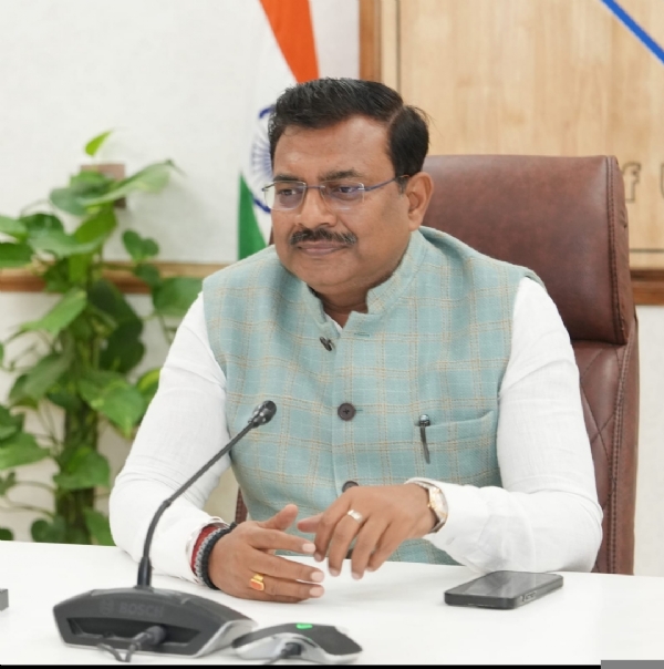 मुख्य सचिव आनंद बर्द्धन की अध्यक्षता में बैठक।