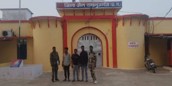 बलरामपुर : पॉलिटेक्निक कॉलेज और मोबाइल दुकान में चोरी करने वाले तीन आरोपित गिरफ्तार