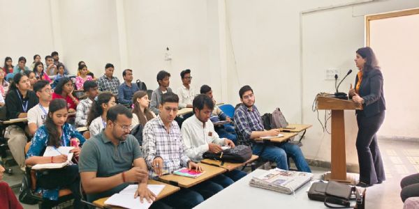 इलेक्ट्रॉनिक मीडिया में विजुअल्स के साथ खबर के शब्दाें का तालमेल जरूरी : श्वेता अरोड़ा