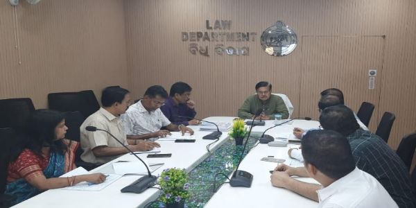 निर्माण सामग्रियों की मूल्य निर्धारण प्रक्रिया पर मंत्री पृथ्वीराज हरिचंदन की समीक्षा बैठक