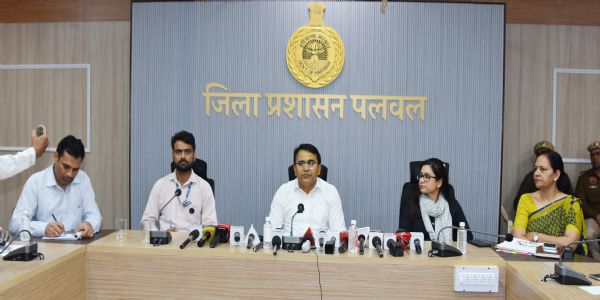 पलवल : मोबाइल एप से होगी 16वीं जनगणना, पूरी प्रक्रिया होगी डिजिटल : उपायुक्त