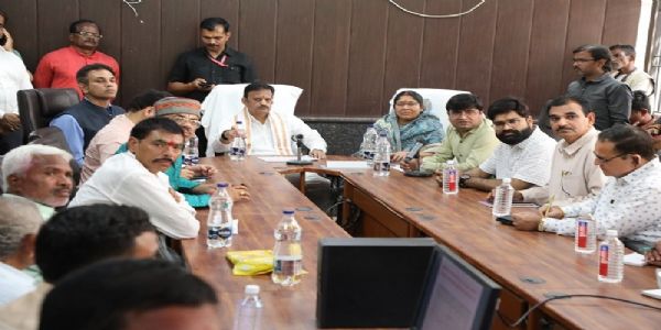 हर बसाहट में पक्की सड़क की सुविधा दें: उप मुख्यमंत्री शुक्ल